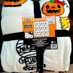 NWT Viral Halloween Hello Kitty Blanket